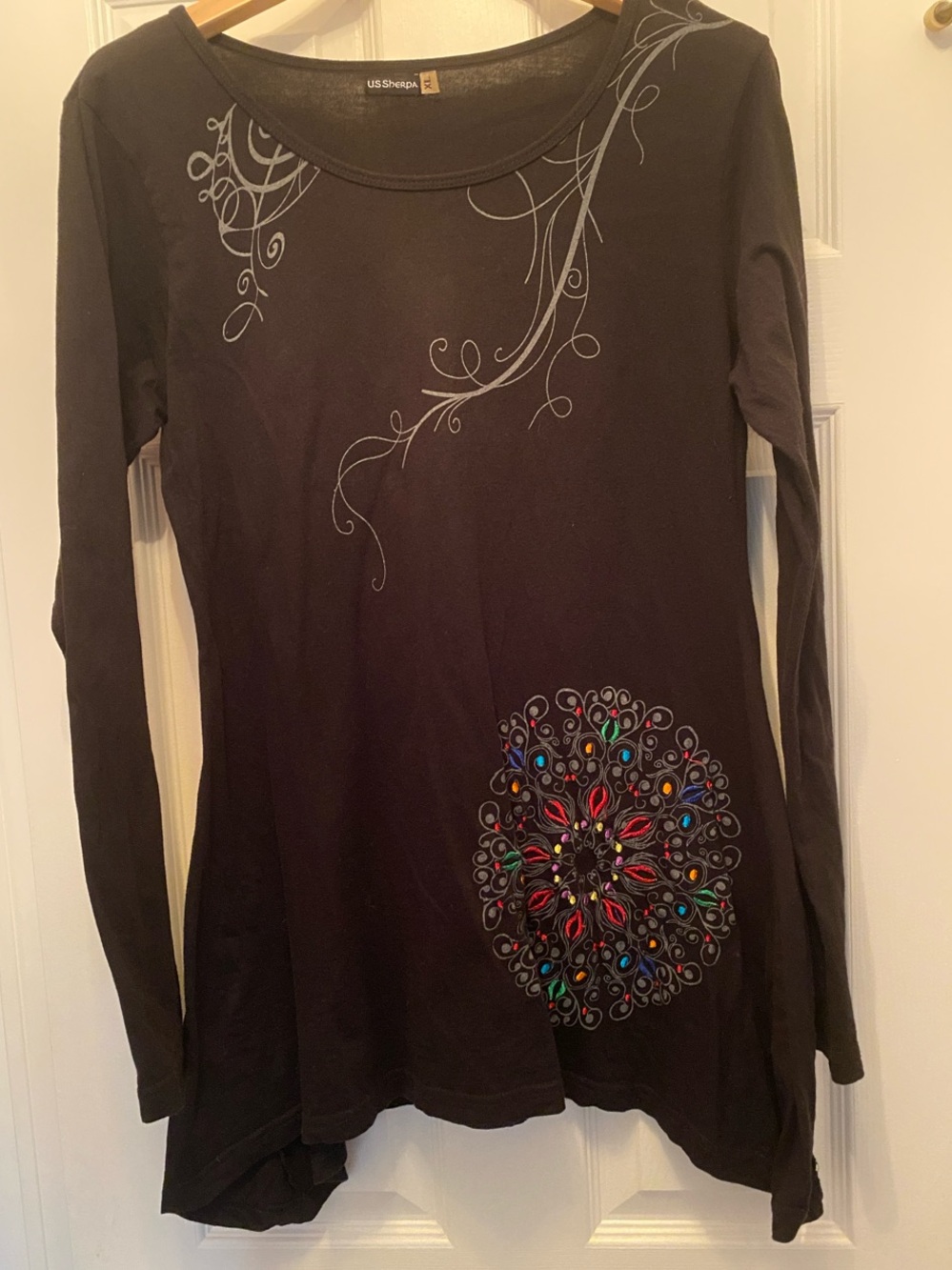 Black L/S embroidered tunic top